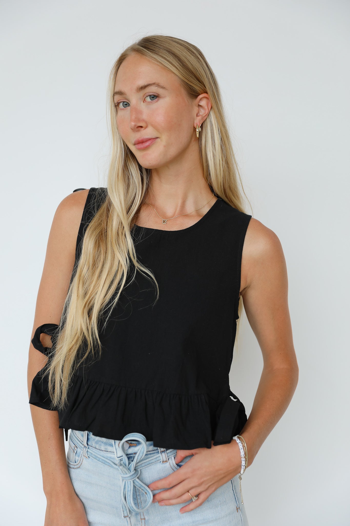 SIDE TIE RUFFLE TOP