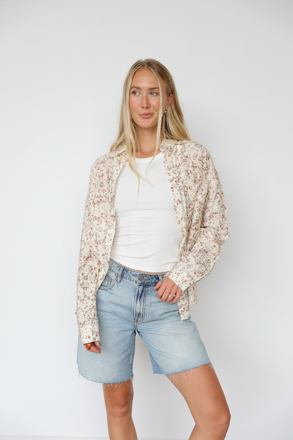 ABSTRACT BLOOM BUTTON DOWN