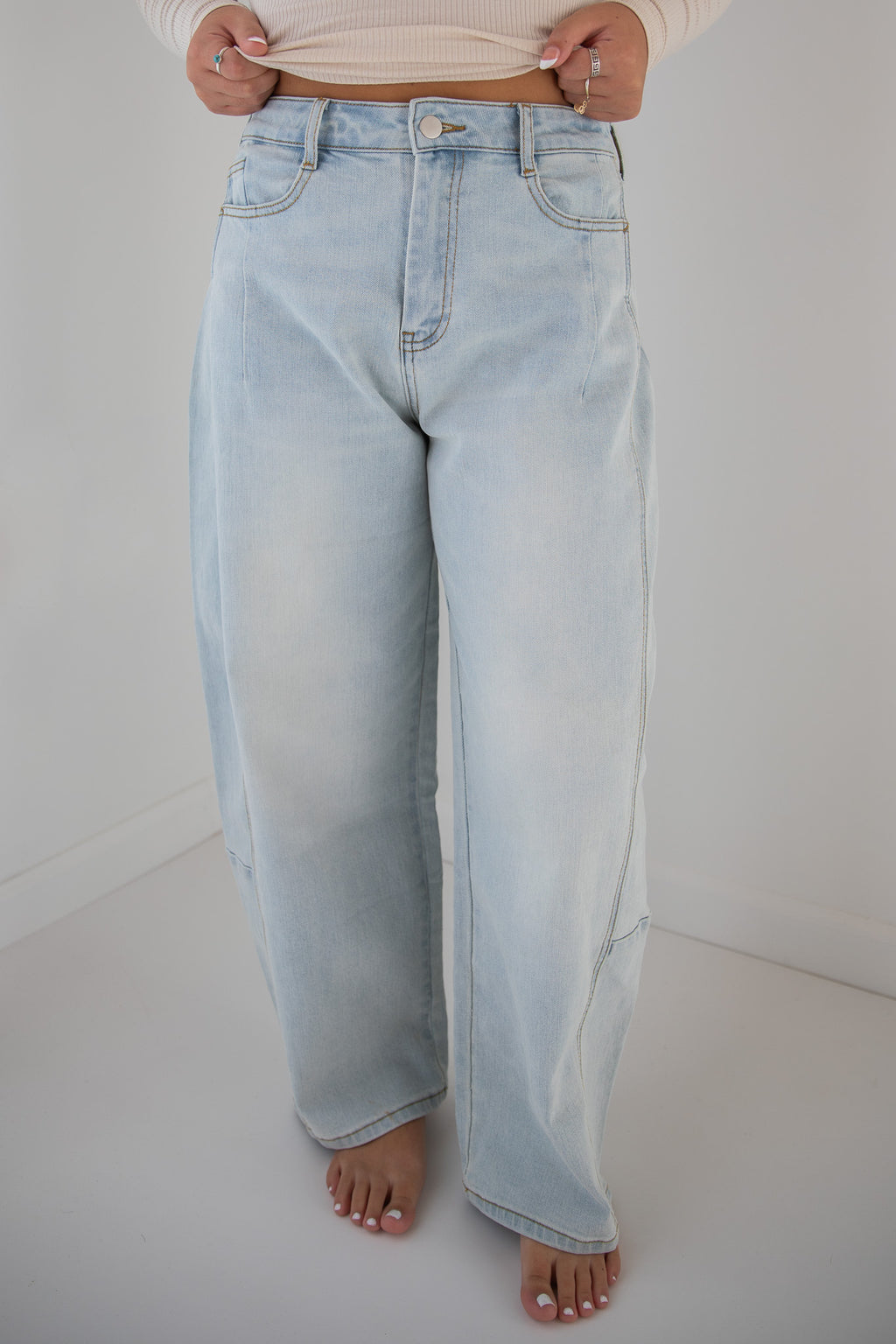 LOOSE FIT BARREL JEANS