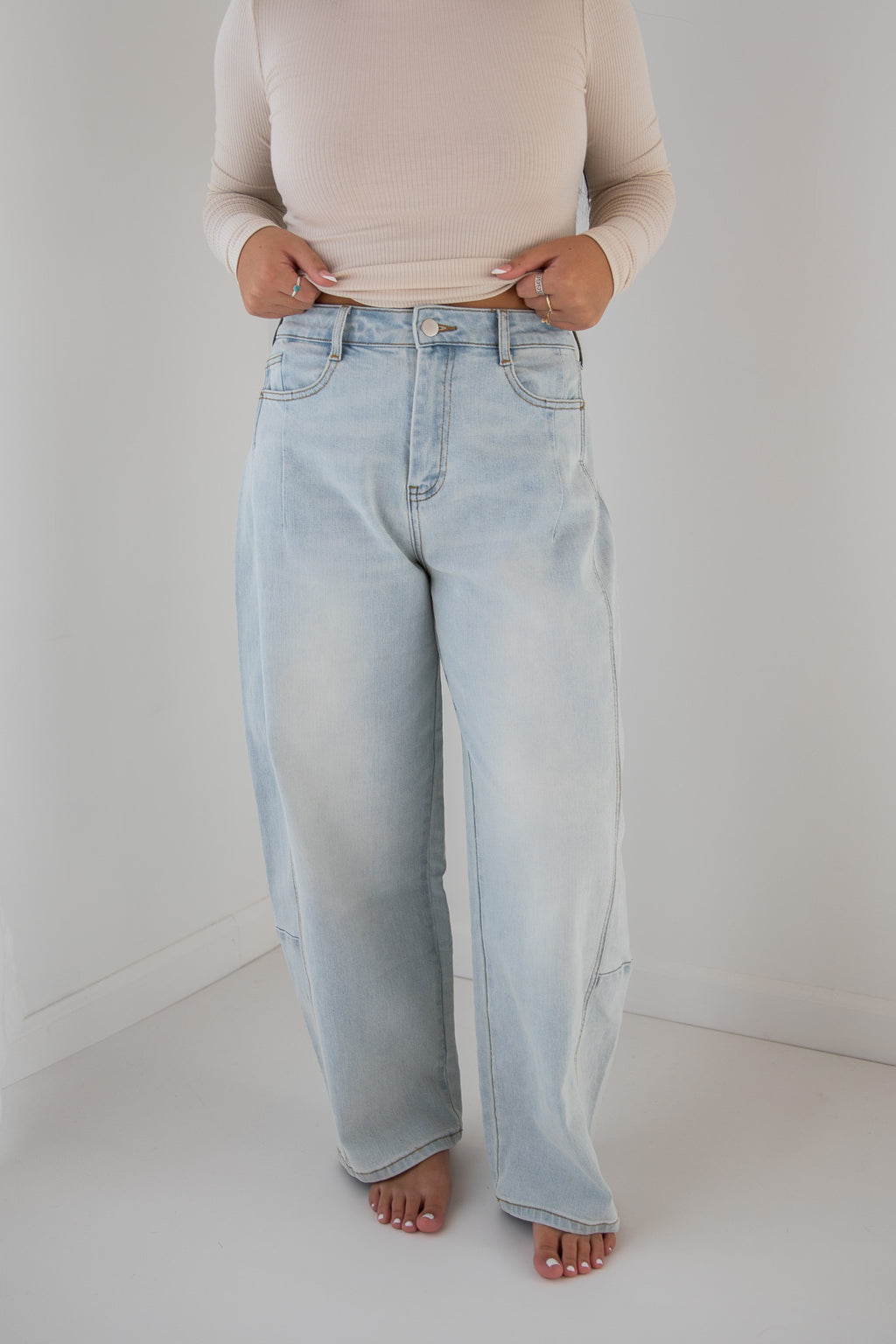 LOOSE FIT BARREL JEANS