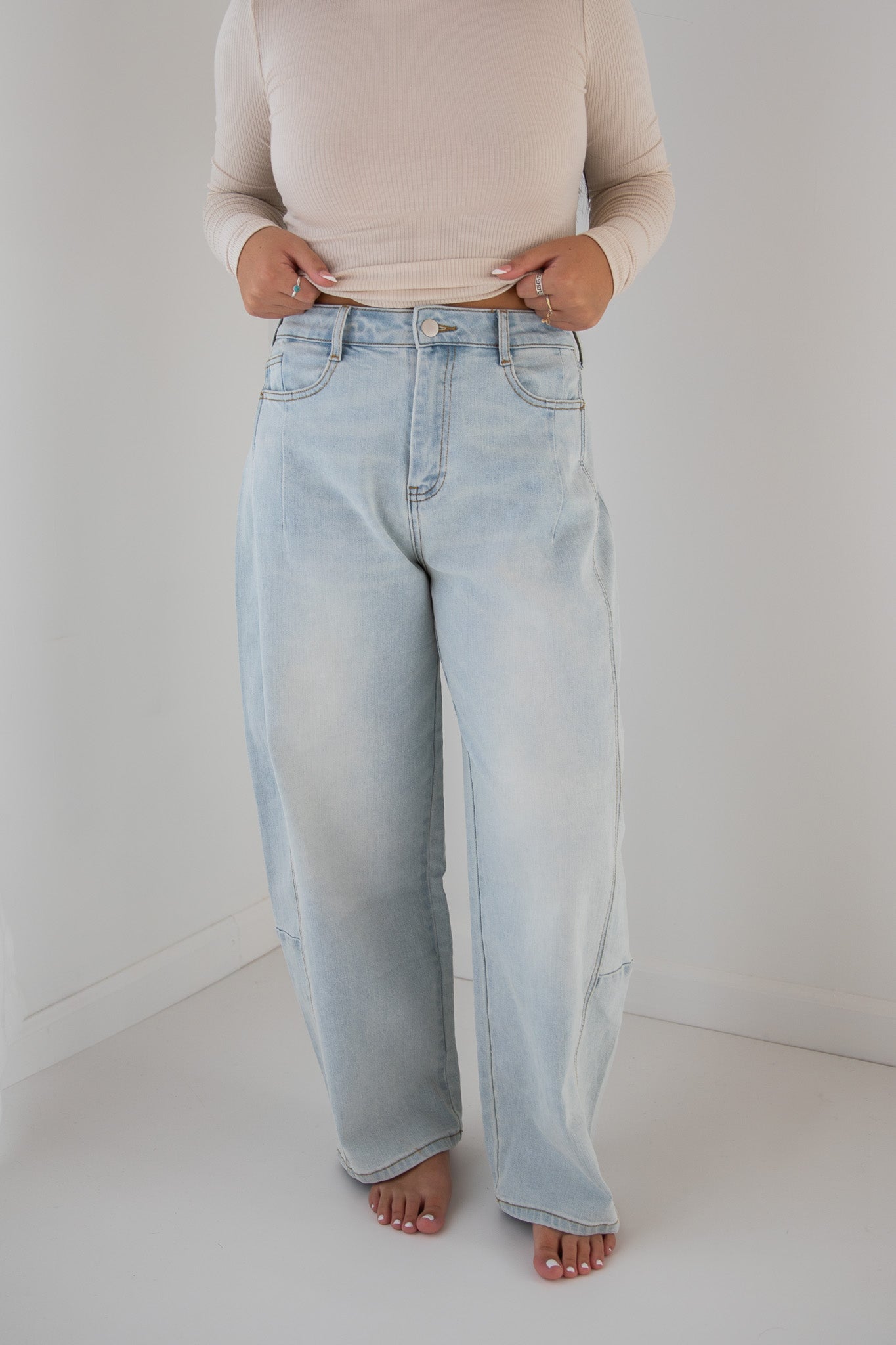 LOOSE FIT BARREL JEANS