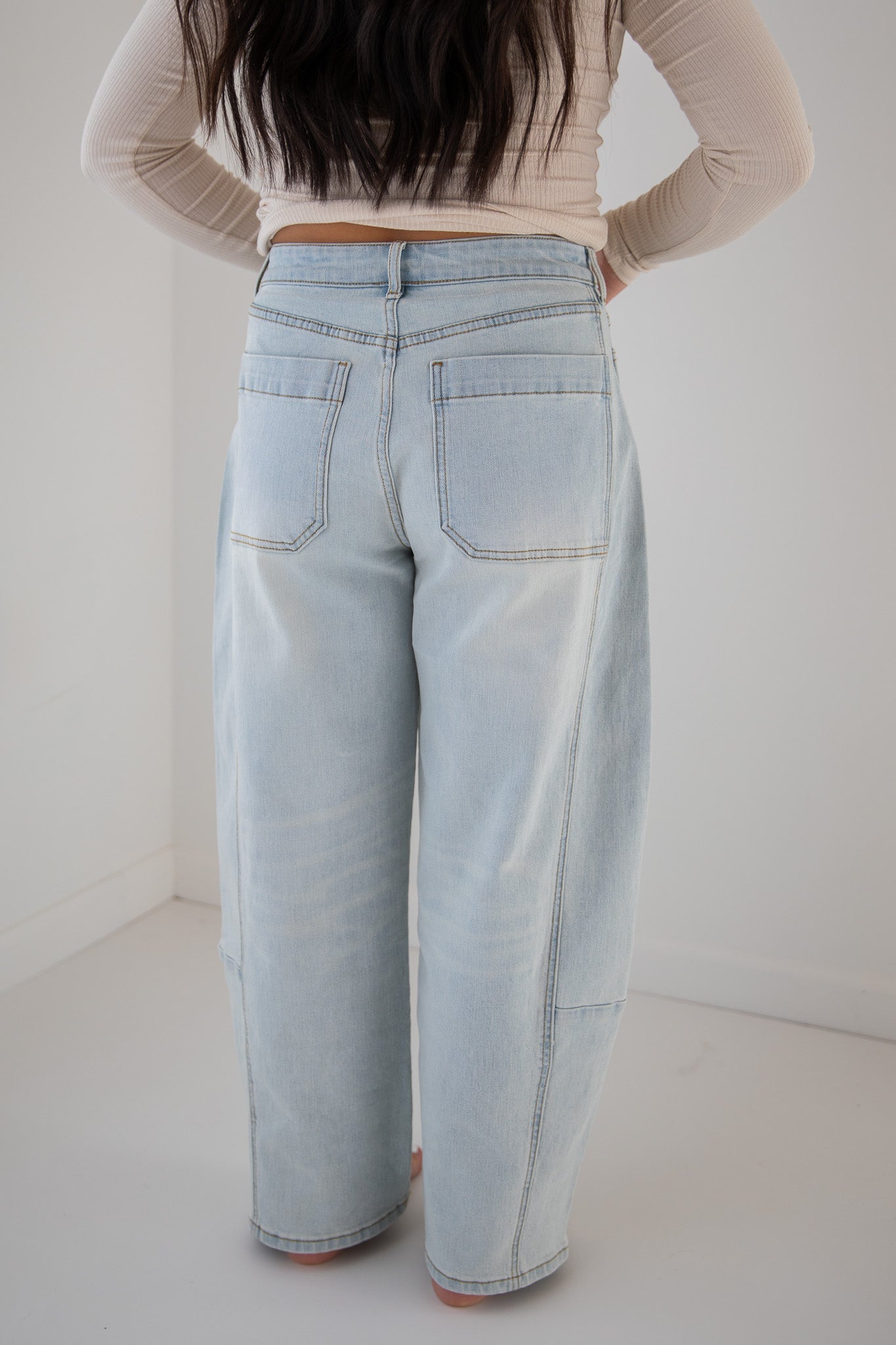 LOOSE FIT BARREL JEANS