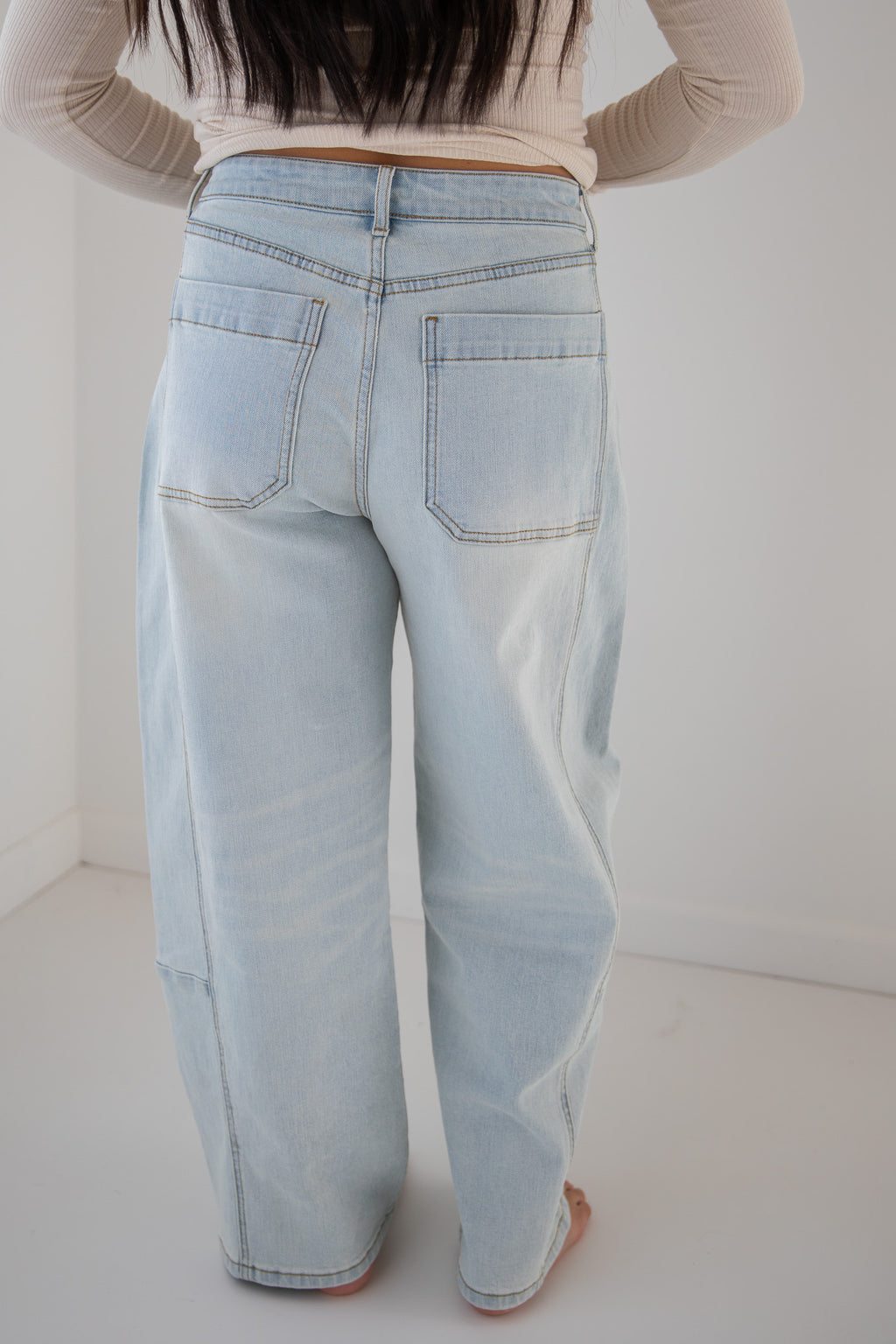LOOSE FIT BARREL JEANS