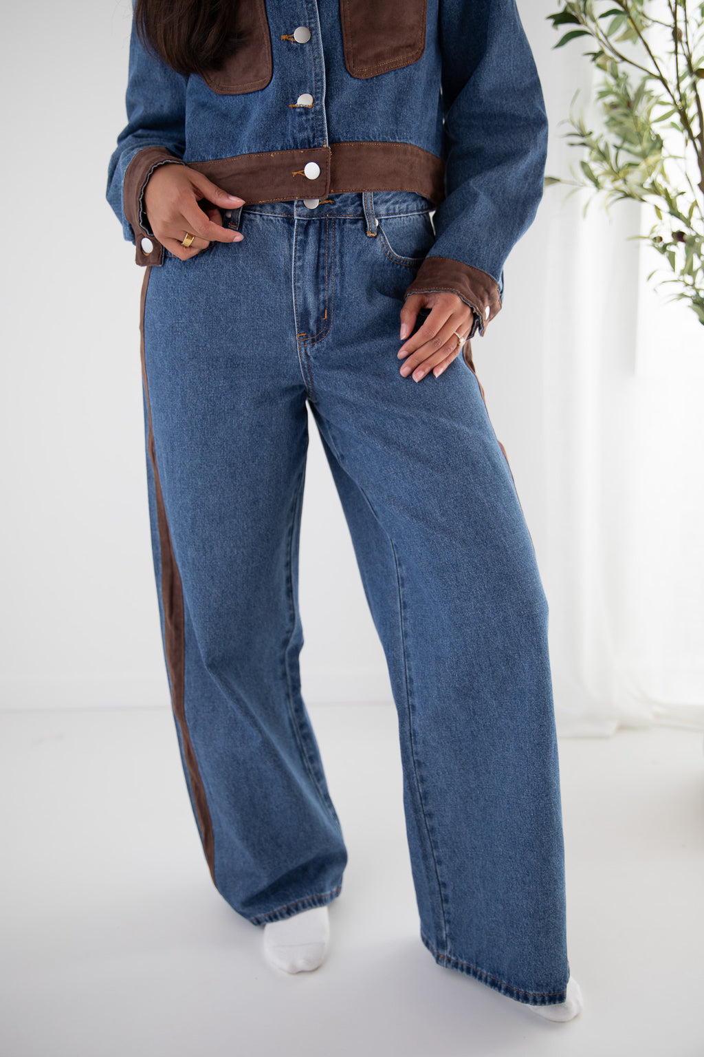 GOOD LUCK SUEDE DETAIL JEANS