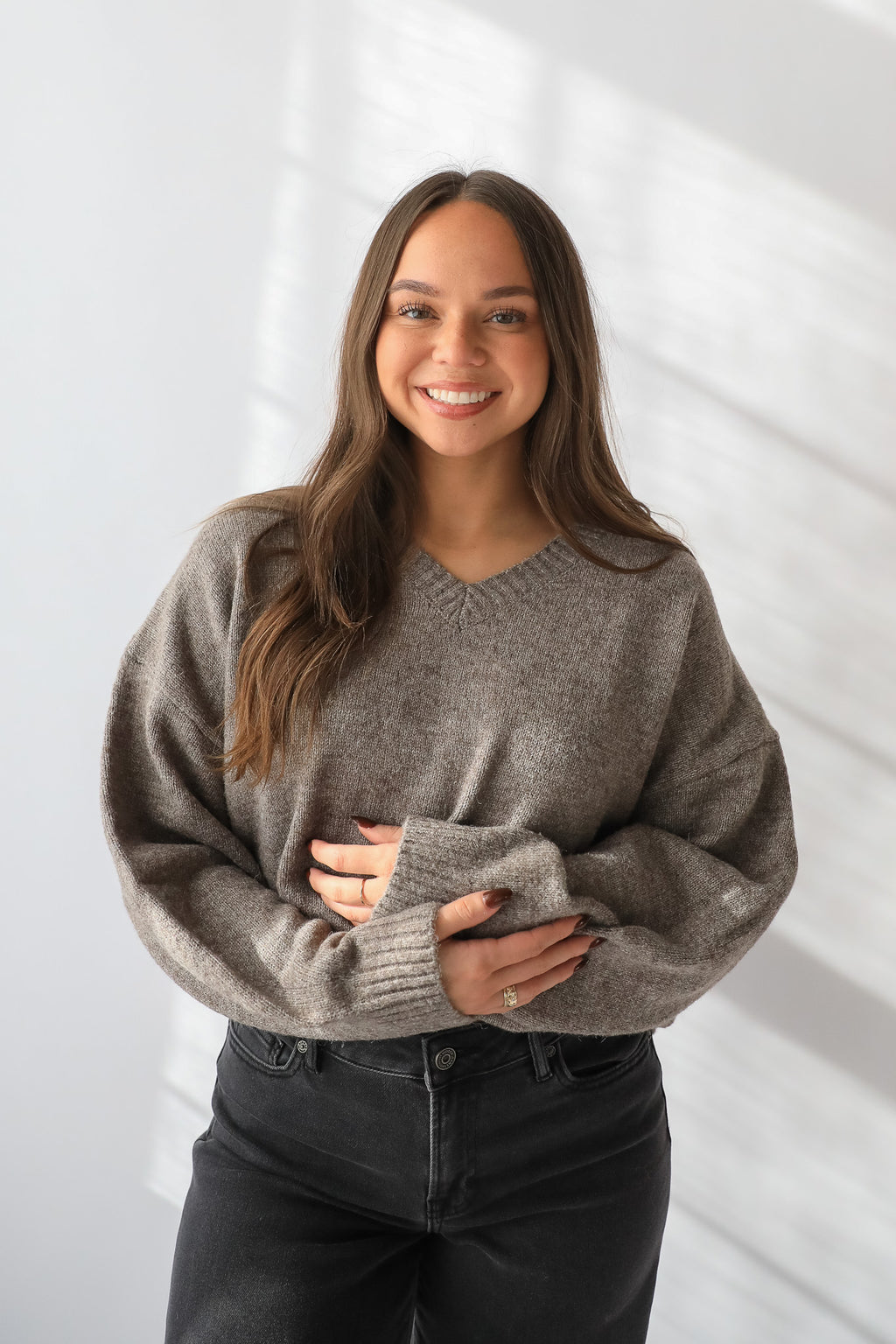 JAMIE V-NECK SWEATER