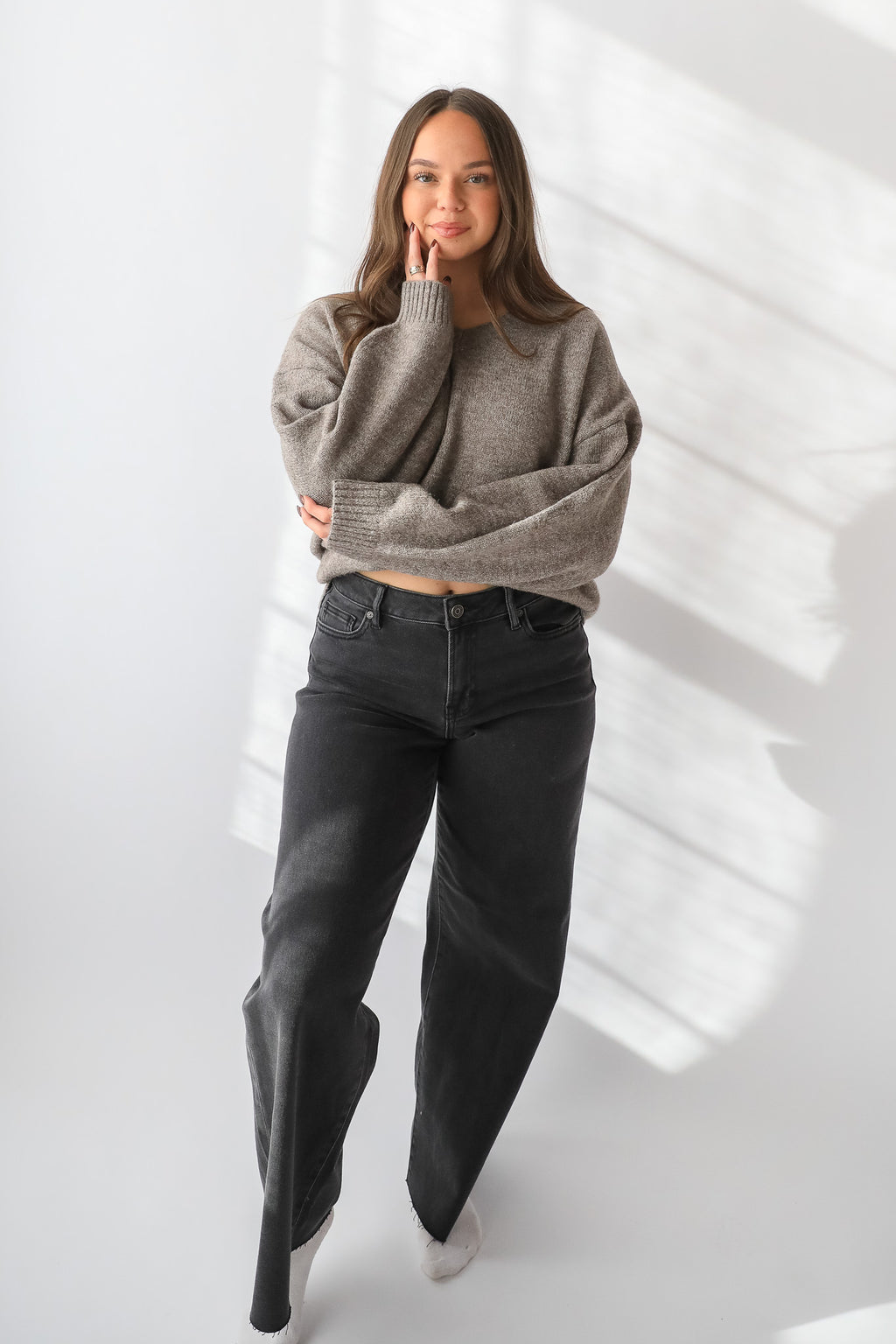 JAMIE V-NECK SWEATER