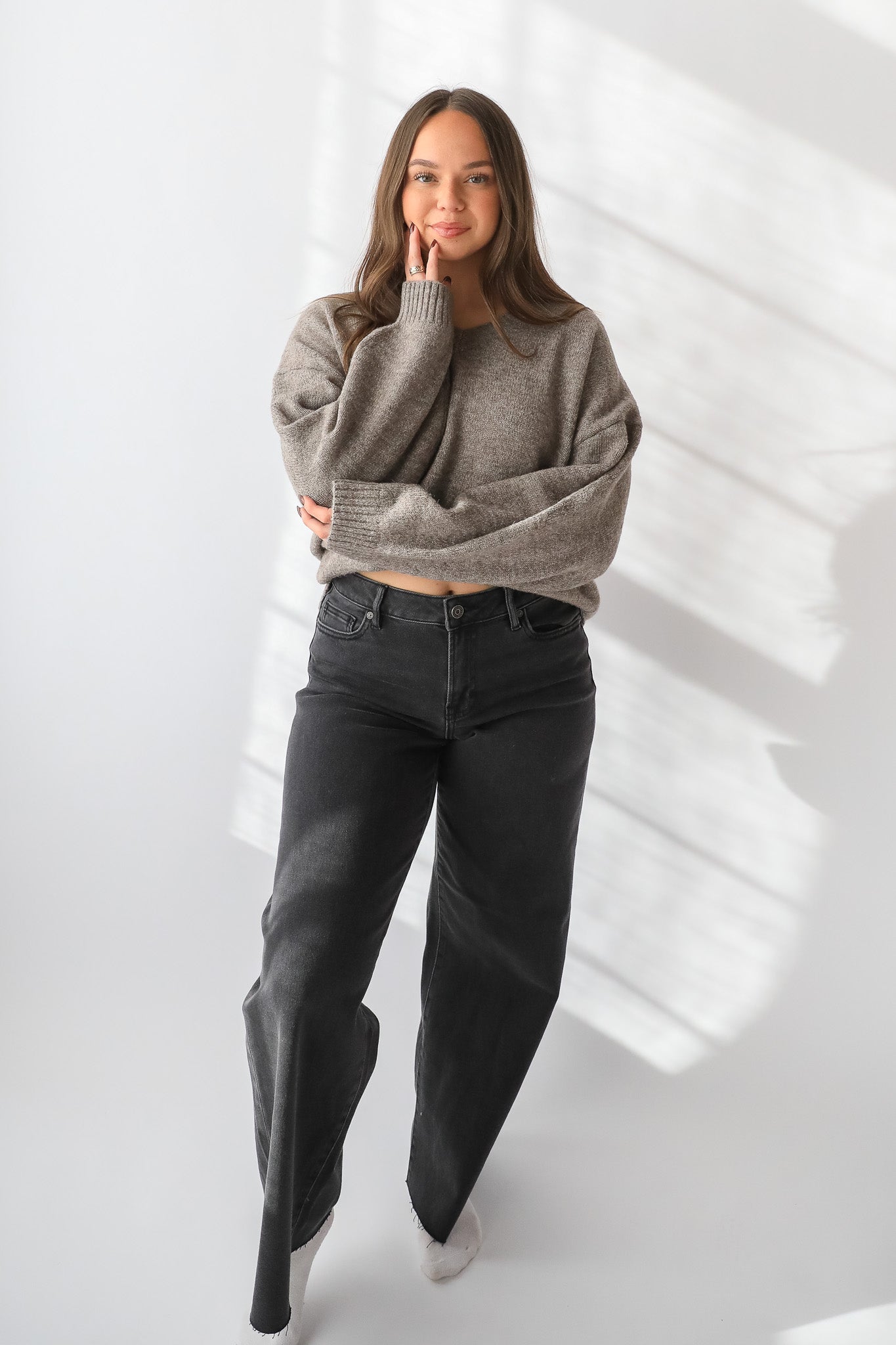 JAMIE V-NECK SWEATER