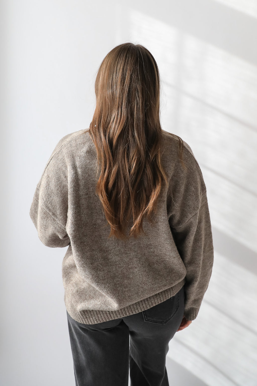 JAMIE V-NECK SWEATER