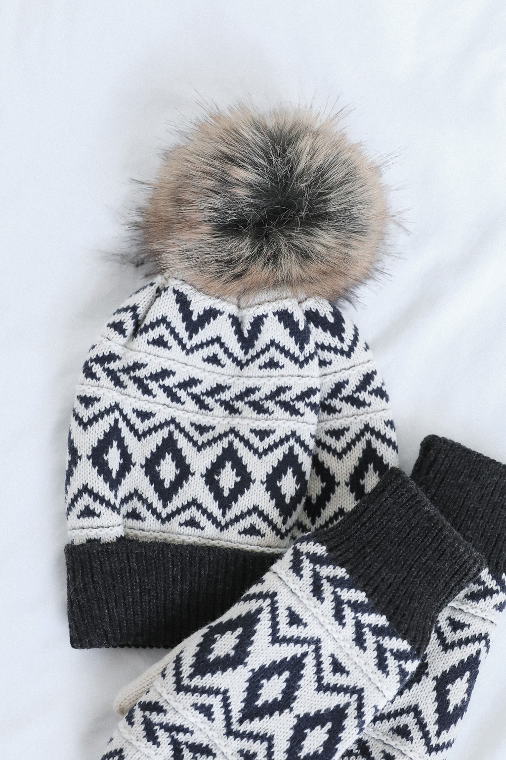 IVORY + NAVY PATTERN MITTENS