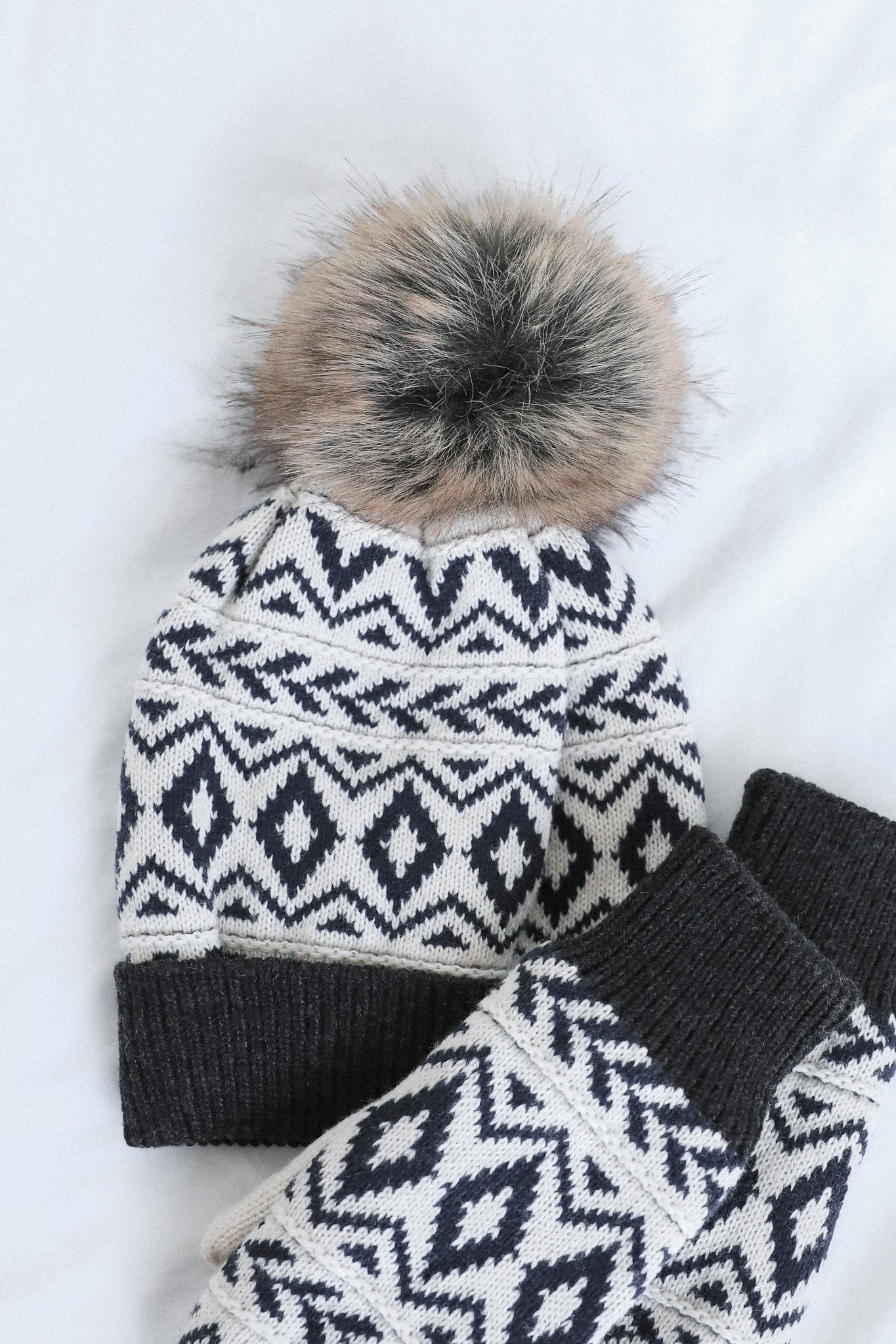 IVORY + NAVY PATTERN MITTENS