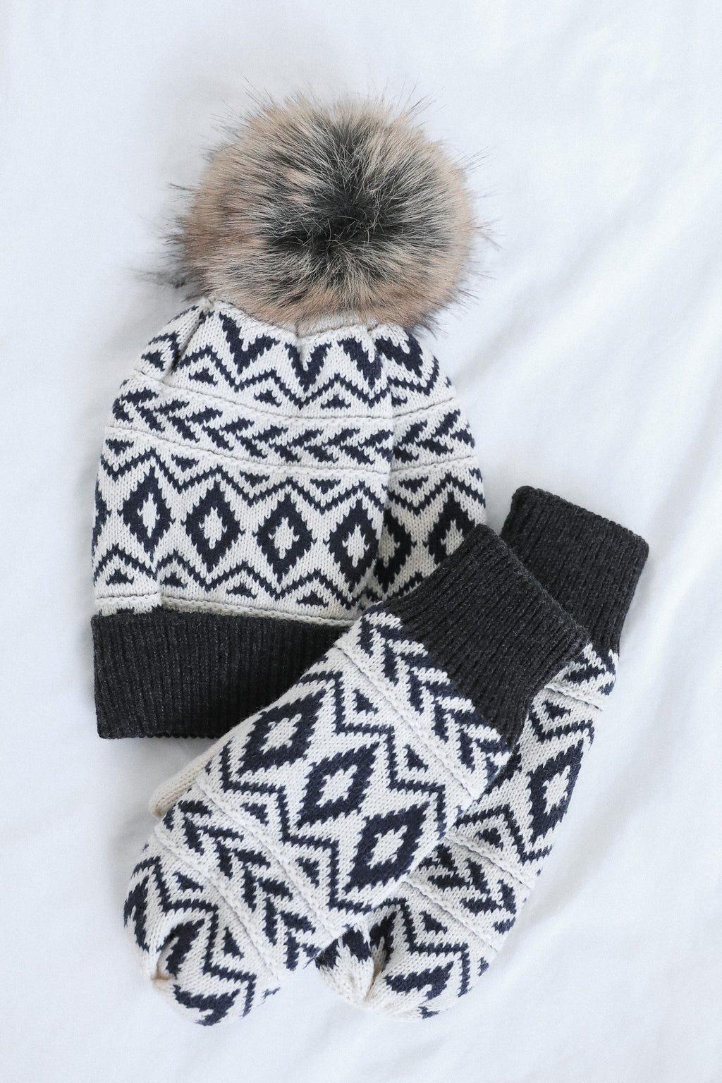 IVORY + NAVY PATTERN MITTENS