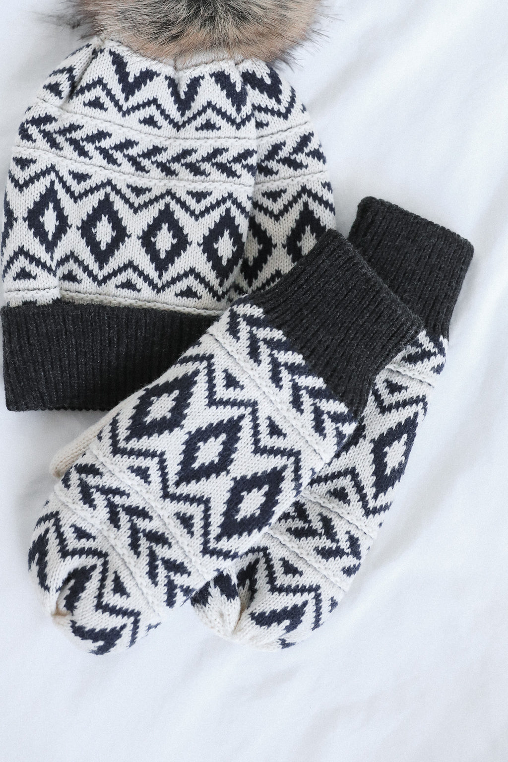 IVORY + NAVY PATTERN MITTENS