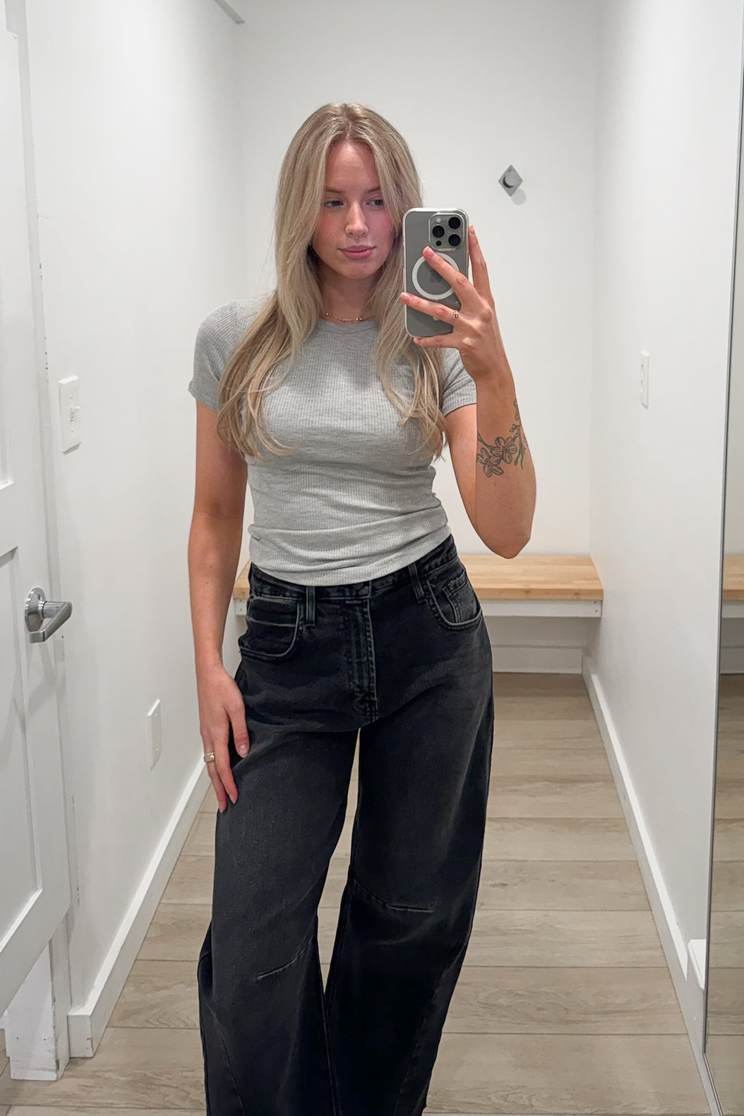 ESSENTIAL RIBBED SHORT SLEEVE