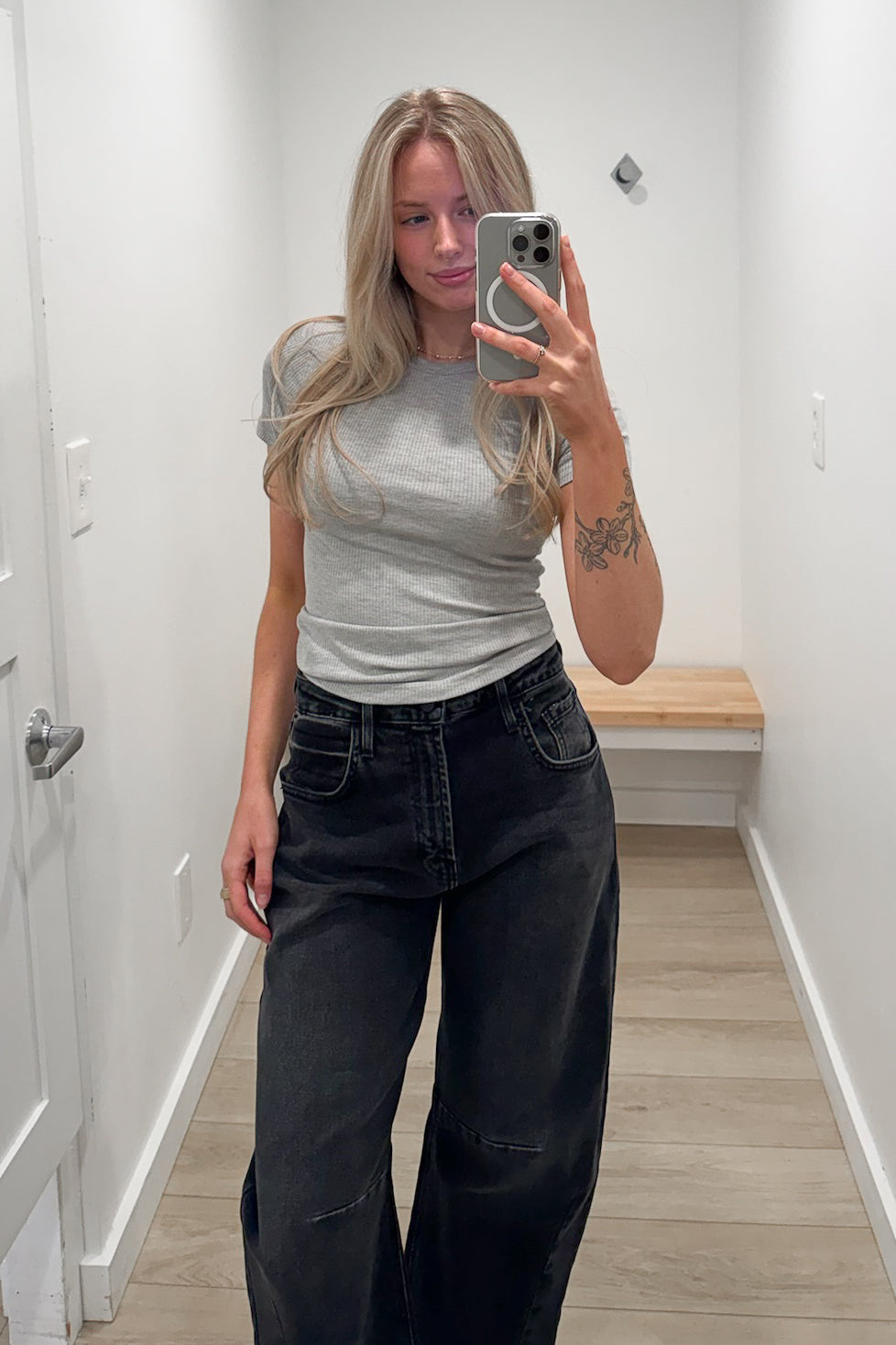 ESSENTIAL RIBBED SHORT SLEEVE