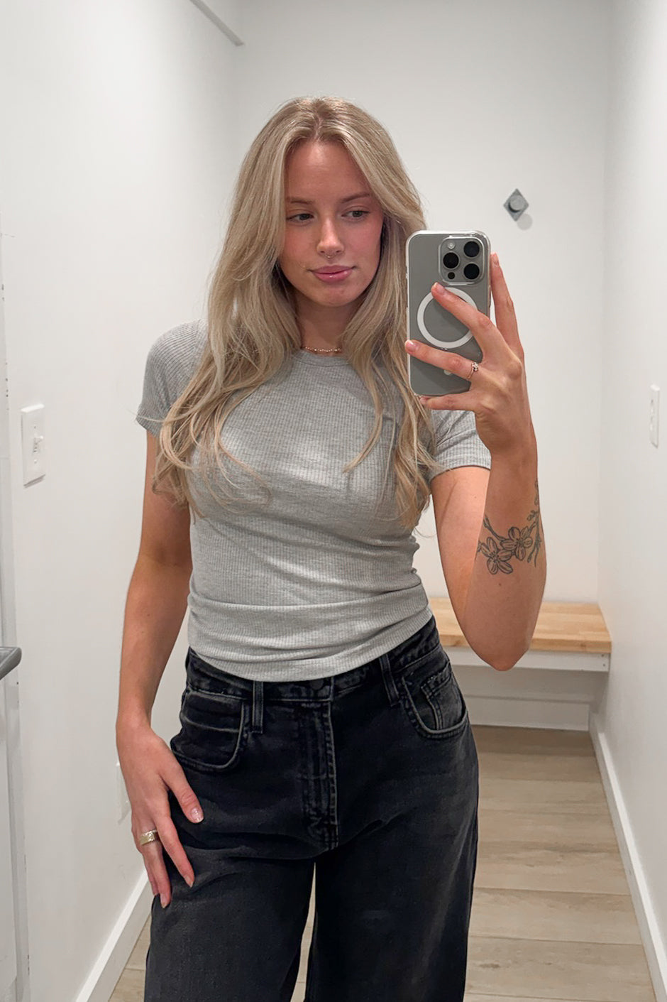 ESSENTIAL RIBBED SHORT SLEEVE