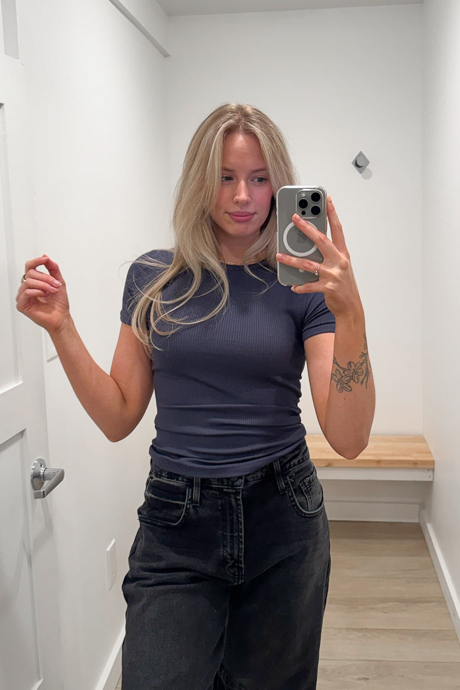 ESSENTIAL RIBBED SHORT SLEEVE