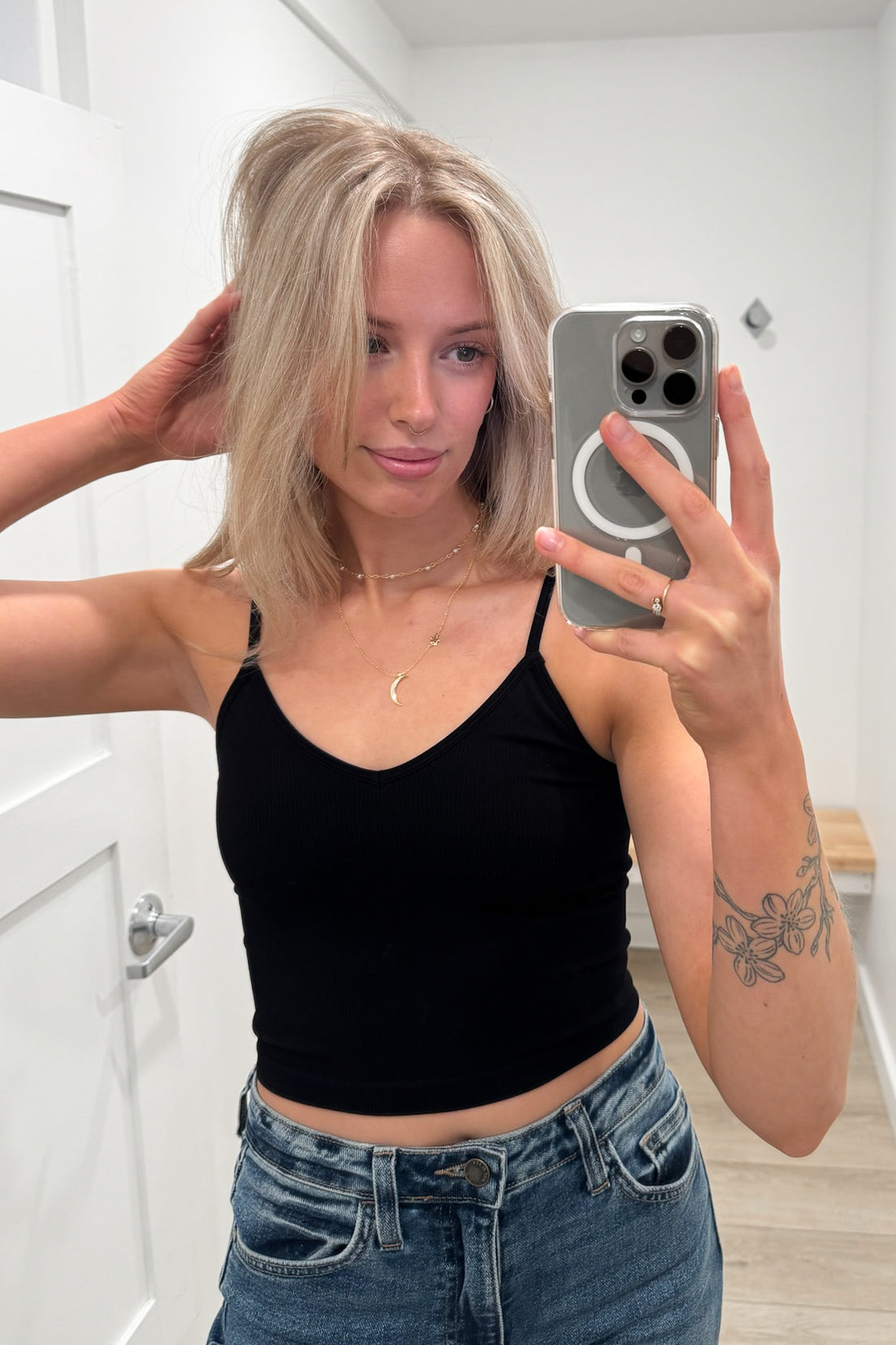 SAMI V-NECK CROPPED TANK