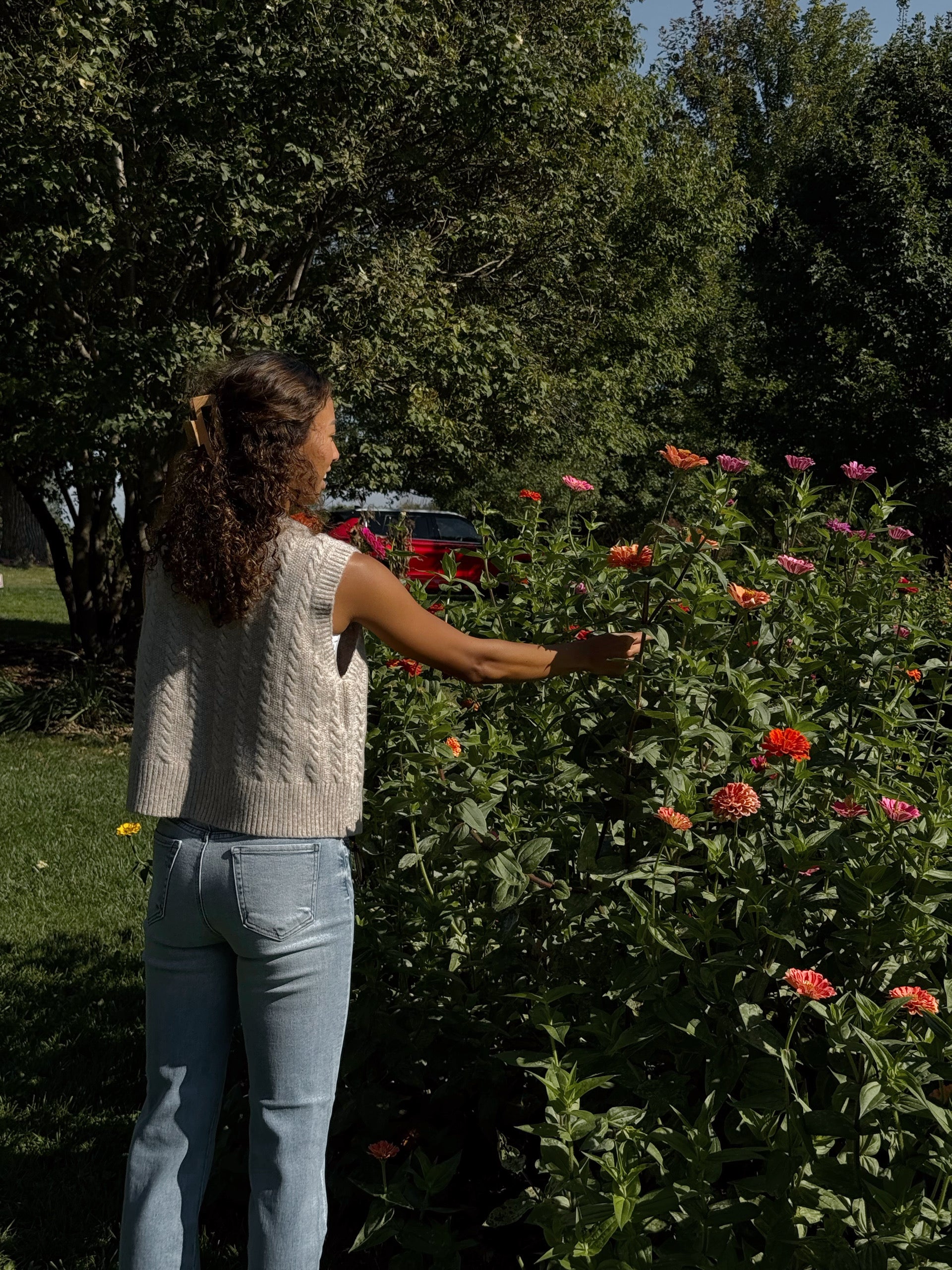 CABLE KNIT TIE FRONT VEST