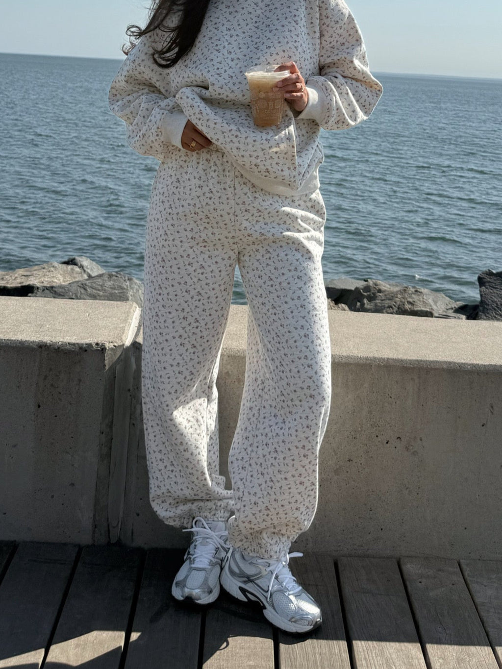 FLEETING MOMENTS JOGGER